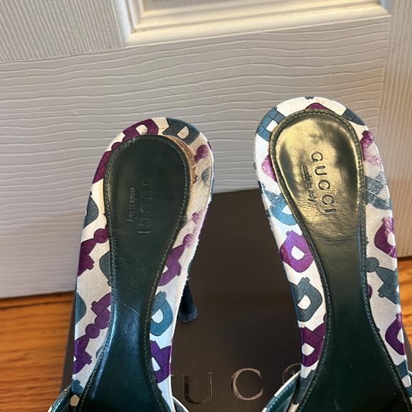 Gucci silk pumps size 9 comes with original box and spare pieces for heels - Picture 3 of 7